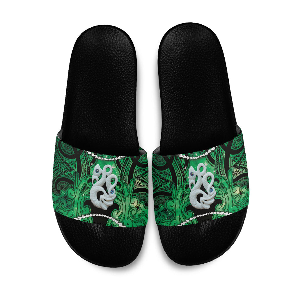 Maori Matariki Manaia Kakariki Slide Sandals Maori Kowhaiwhai Pattern Galaxy LT01 Green - Polynesian Pride
