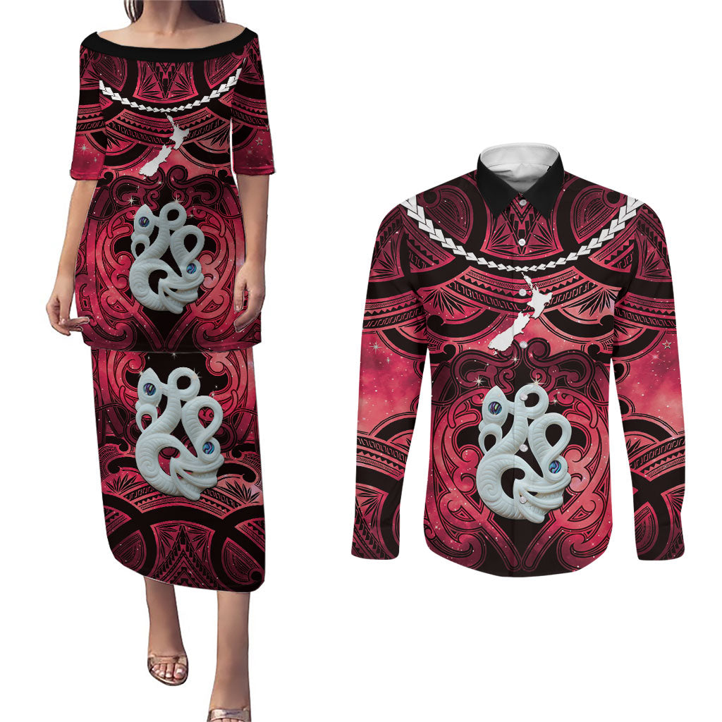 Personalised Maori Matariki Manaia Whero Couples Matching Puletasi and Long Sleeve Button Shirt Maori Kowhaiwhai Pattern Galaxy LT01 Red - Polynesian Pride