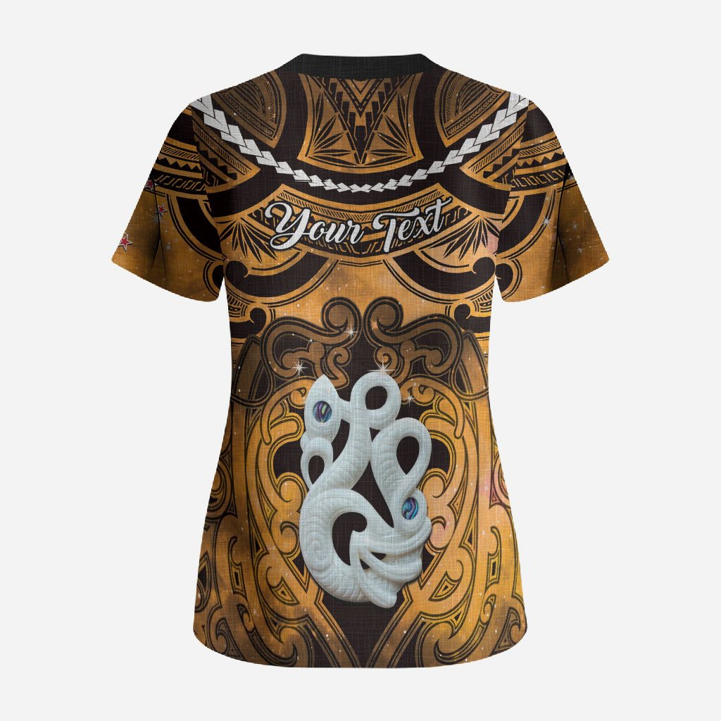 Personalised Maori Matariki Manaia Kowhai Scrub Top Maori Kowhaiwhai Pattern Galaxy LT01 - Polynesian Pride
