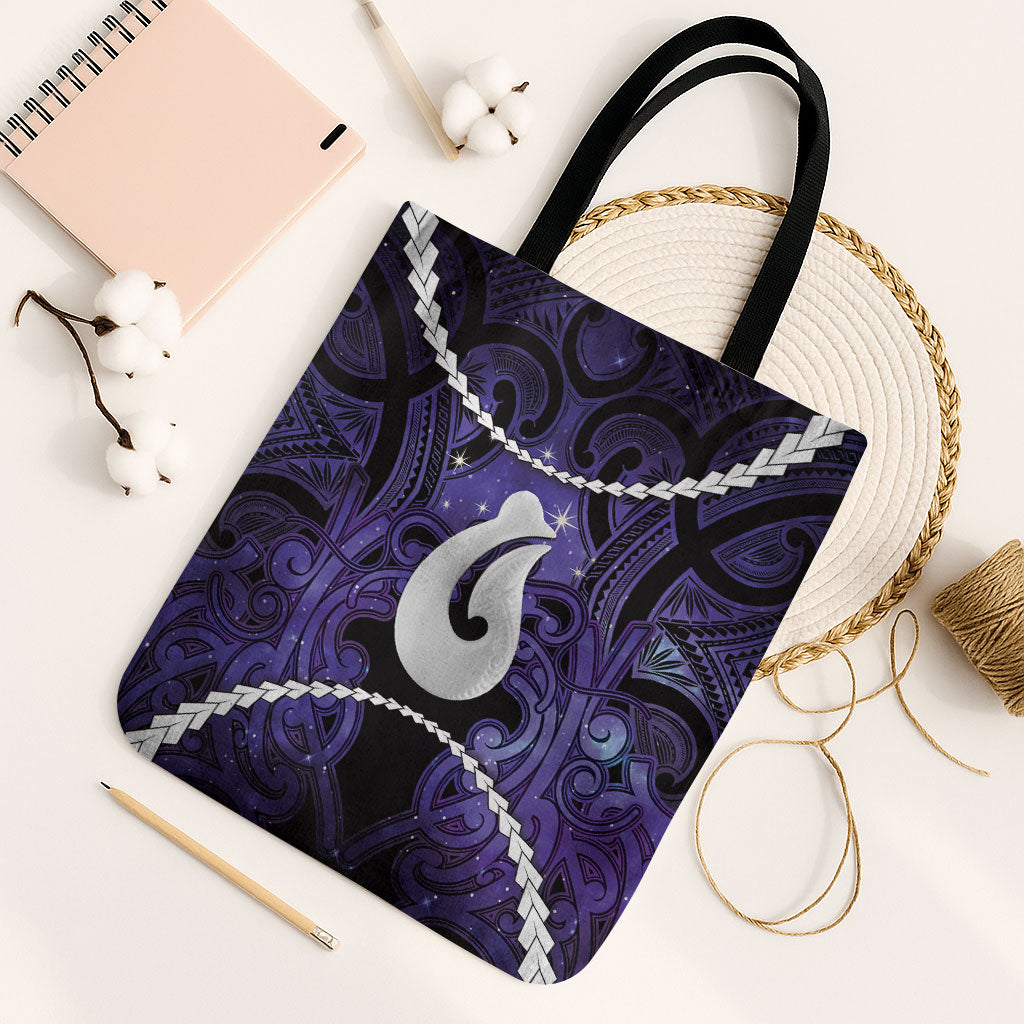 Maori Matariki Hei Matau Waiporoporo Tote Bag Maori Kowhaiwhai Pattern Galaxy LT01 Black Strap One Size Purple - Polynesian Pride