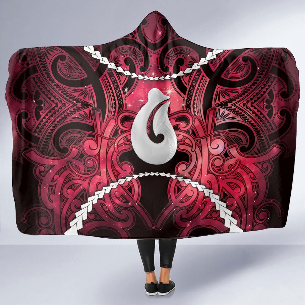Maori Matariki Hei Matau Whero Hooded Blanket Maori Kowhaiwhai Pattern Galaxy LT01 One Size Red - Polynesian Pride