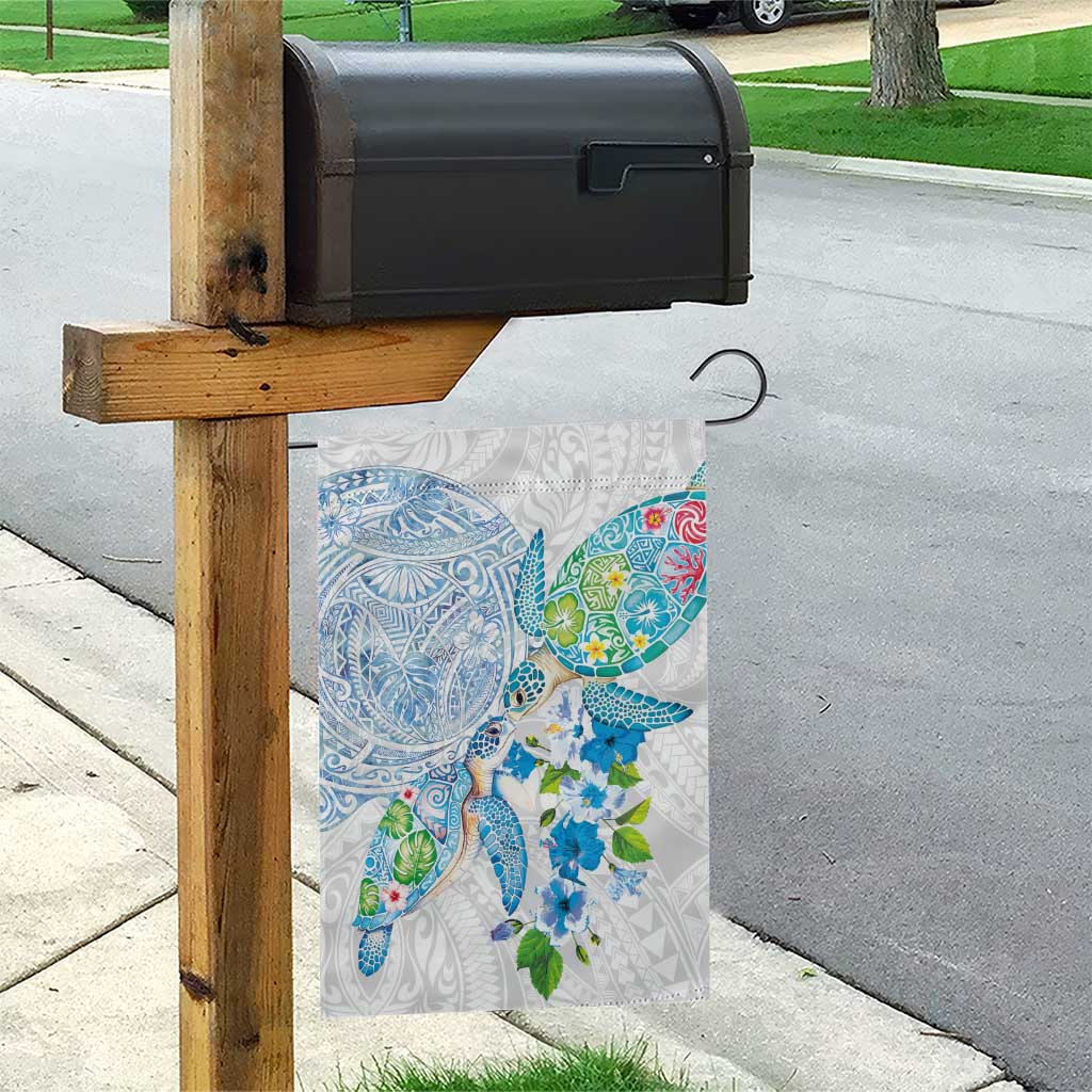 Hawaiian Couple Turtles Honi Garden Flag Polynesian Art Motifs and Hibiscus White Blue Color - Polynesian Pride