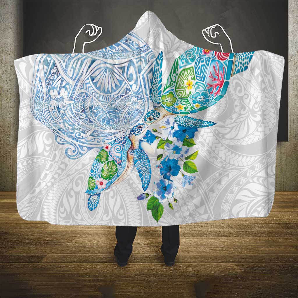 Hawaiian Couple Turtles Honi Hooded Blanket Polynesian Art Motifs and Hibiscus White Blue Color - Polynesian Pride