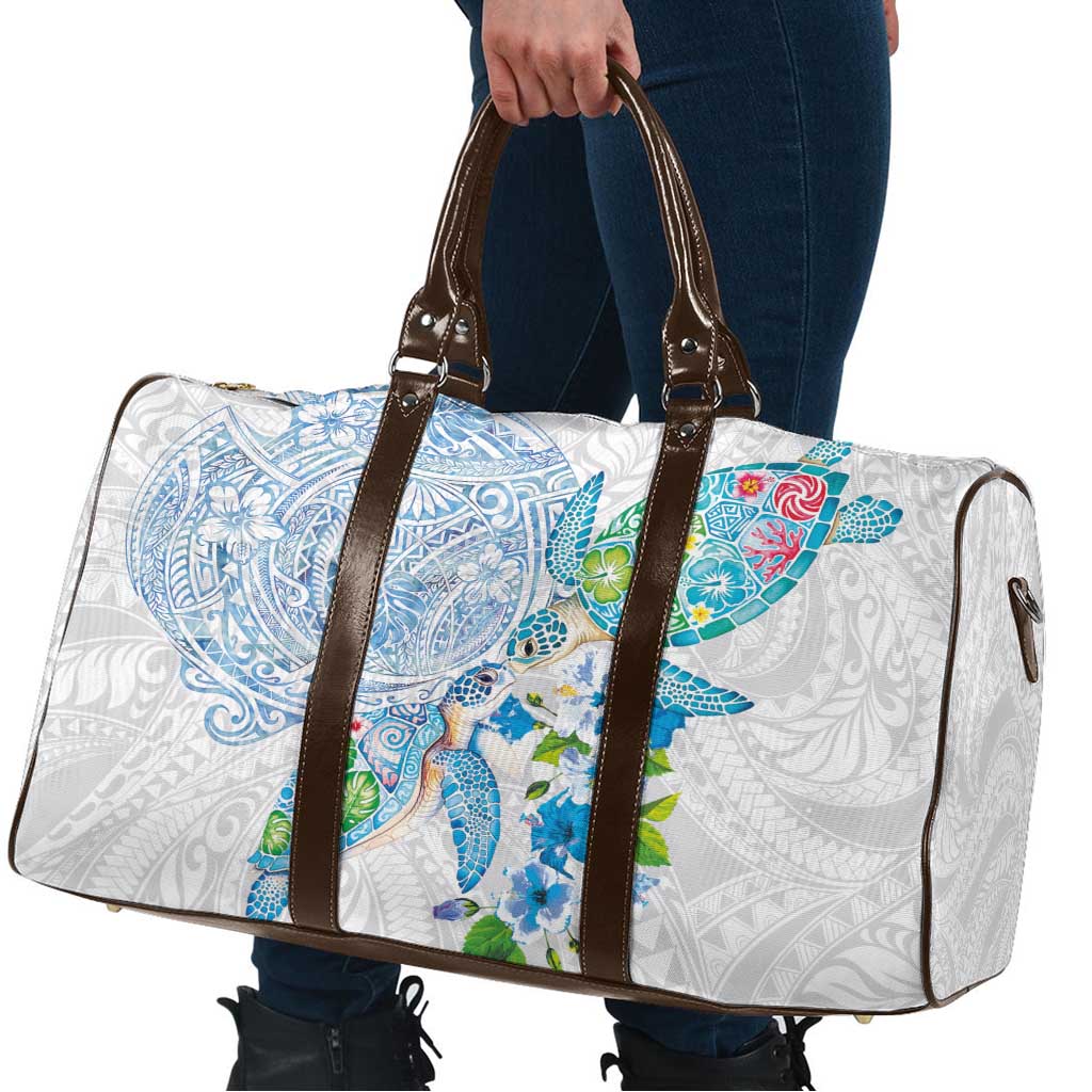 Hawaiian Couple Turtles Honi Travel Bag Polynesian Art Motifs and Hibiscus White Blue Color - Polynesian Pride