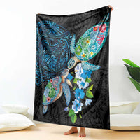 Hawaiian Couple Turtles Honi Blanket Polynesian Art Motifs and Hibiscus Black Blue Color - Polynesian Pride
