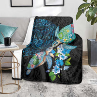 Hawaiian Couple Turtles Honi Blanket Polynesian Art Motifs and Hibiscus Black Blue Color - Polynesian Pride