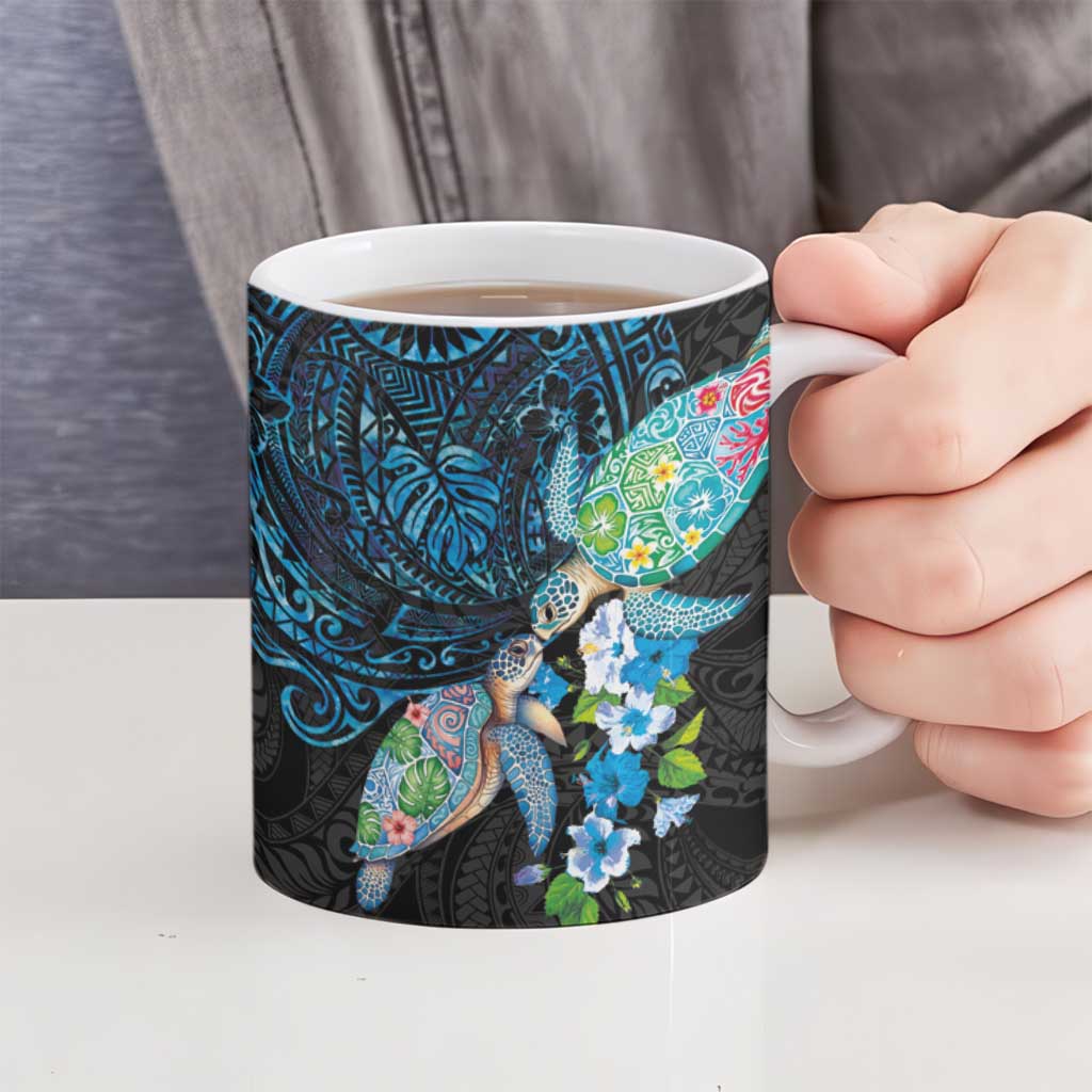 Hawaiian Couple Turtles Honi Ceramic Mug Polynesian Art Motifs and Hibiscus Black Blue Color - Polynesian Pride
