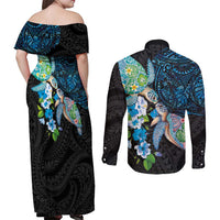 Hawaiian Couple Turtles Honi Couples Matching Off Shoulder Maxi Dress and Long Sleeve Button Shirt Polynesian Art Motifs and Hibiscus Black Blue Color - Polynesian Pride
