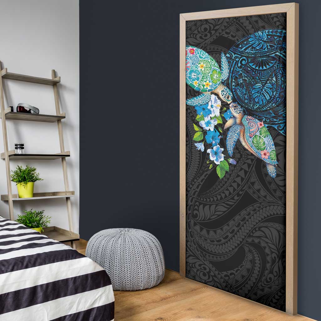 Hawaiian Couple Turtles Honi Door Cover Polynesian Art Motifs and Hibiscus Black Blue Color - Polynesian Pride