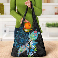 Hawaiian Couple Turtles Honi Grocery Bag Polynesian Art Motifs and Hibiscus Black Blue Color - Polynesian Pride