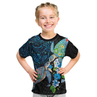 Hawaiian Couple Turtles Honi Kid T Shirt Polynesian Art Motifs and Hibiscus Black Blue Color - Polynesian Pride