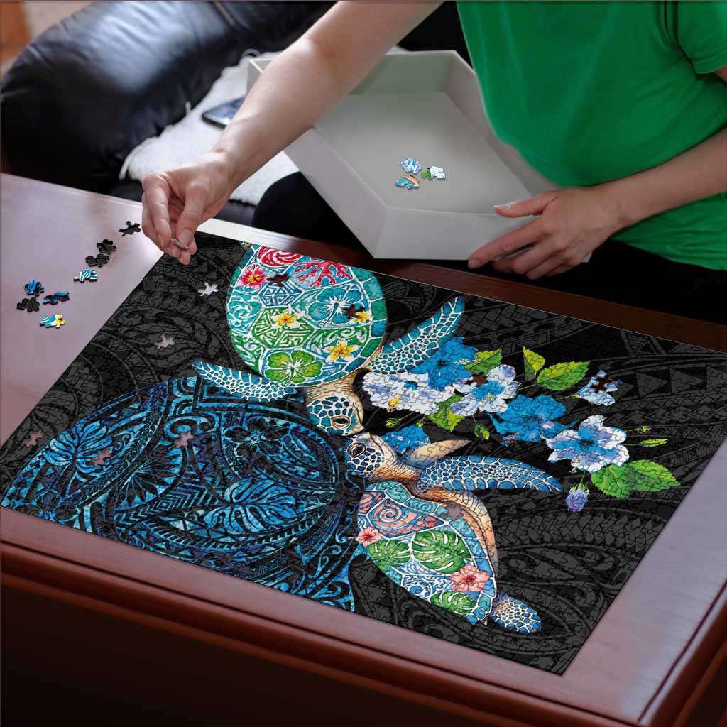 Hawaiian Couple Turtles Honi Puzzle Polynesian Art Motifs and Hibiscus Black Blue Color - Polynesian Pride