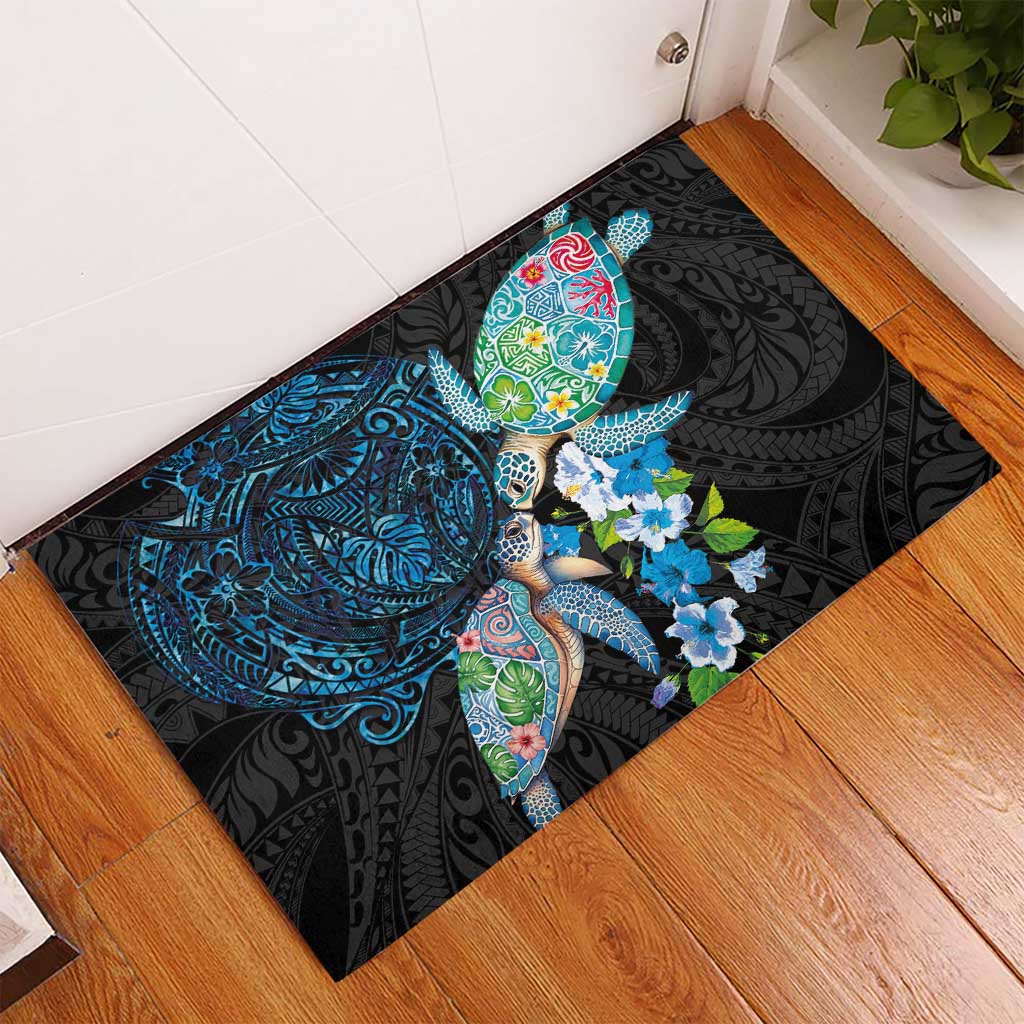Hawaiian Couple Turtles Honi Rubber Doormat Polynesian Art Motifs and Hibiscus Black Blue Color - Polynesian Pride
