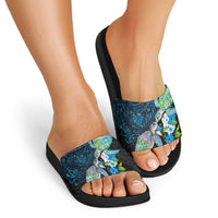 Hawaiian Couple Turtles Honi Slide Sandals Polynesian Art Motifs and Hibiscus Black Blue Color - Polynesian Pride