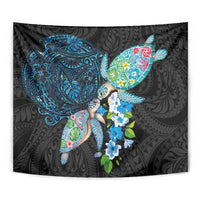 Hawaiian Couple Turtles Honi Tapestry Polynesian Art Motifs and Hibiscus Black Blue Color - Polynesian Pride