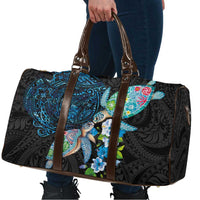 Hawaiian Couple Turtles Honi Travel Bag Polynesian Art Motifs and Hibiscus Black Blue Color - Polynesian Pride