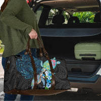 Hawaiian Couple Turtles Honi Travel Bag Polynesian Art Motifs and Hibiscus Black Blue Color - Polynesian Pride