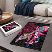 Hawaiian Couple Turtles Honi Puzzle Polynesian Art Motifs and Hibiscus Black Red Color - Polynesian Pride