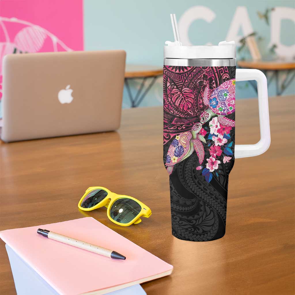 Hawaiian Couple Turtles Honi Tumbler With Handle Polynesian Art Motifs and Hibiscus Black Red Color - Polynesian Pride