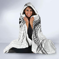 Aotearoa Maori Sea Animals Tribal Hooded Blanket Manta Ray and Shark Moko Pattern White Color