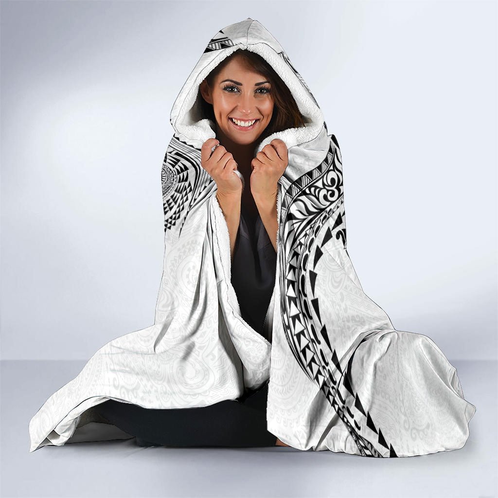 Hawaiian Manta Ray Tribal Hooded Blanket Polynesian Art Motifs White Color