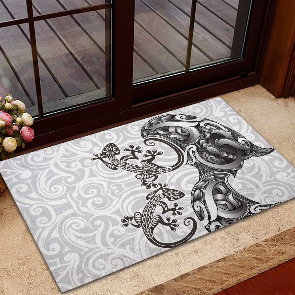 New Zealand Gecko Maori Art Tattoo Rubber Doormat White Color LT03 - Polynesian Pride