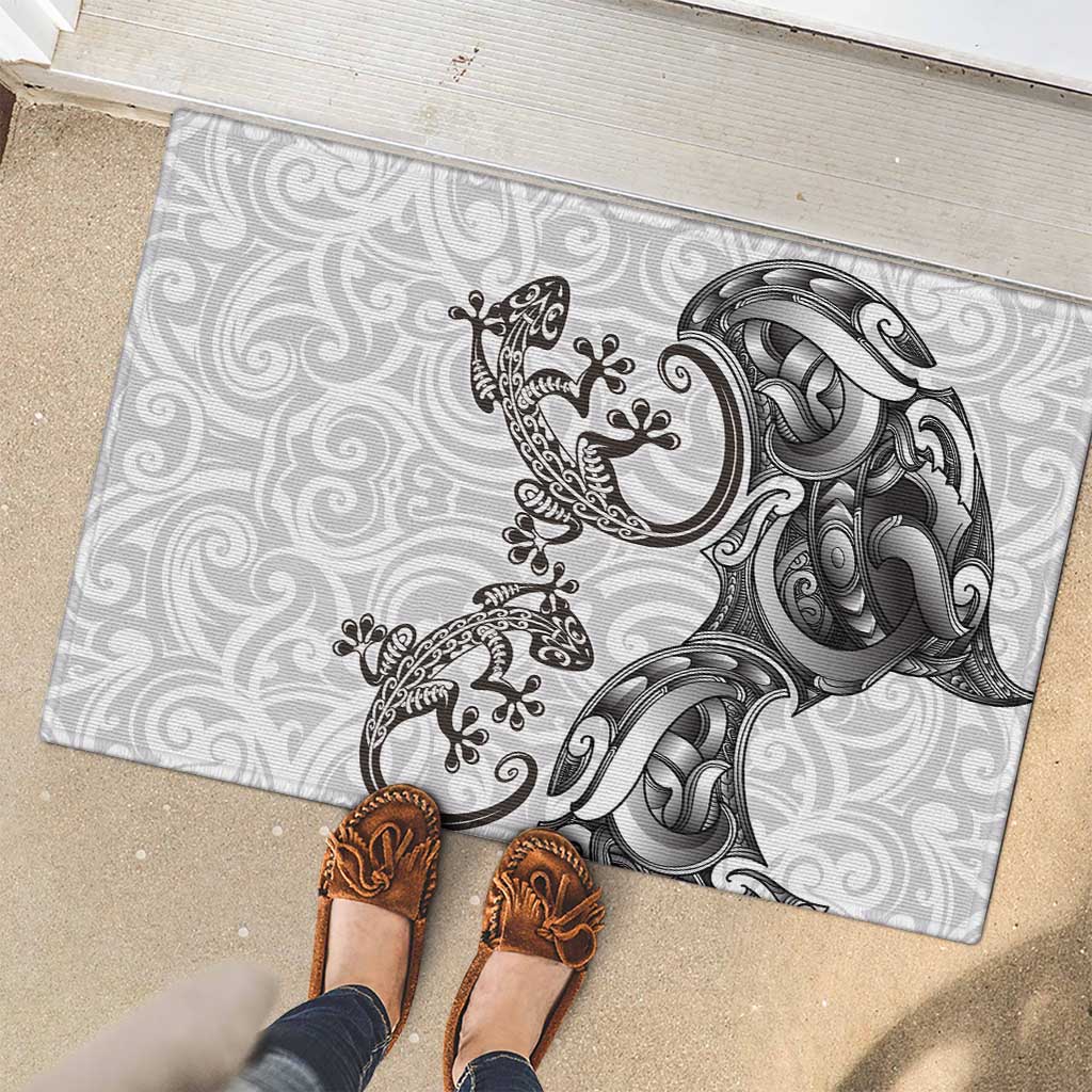 New Zealand Gecko Maori Art Tattoo Rubber Doormat White Color LT03 - Polynesian Pride