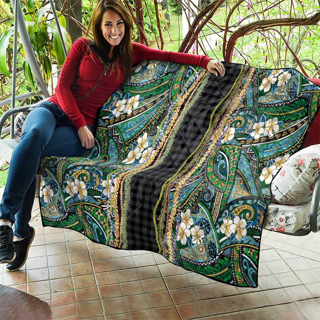 Hawaiian Art Flower Tribal with Lei Quilt Palaka Pattern Black Color - Polynesian Pride