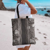 Hawaiian Art Flower Tribal with Lei Tote Bag Palaka Pattern Grayscale - Polynesian Pride