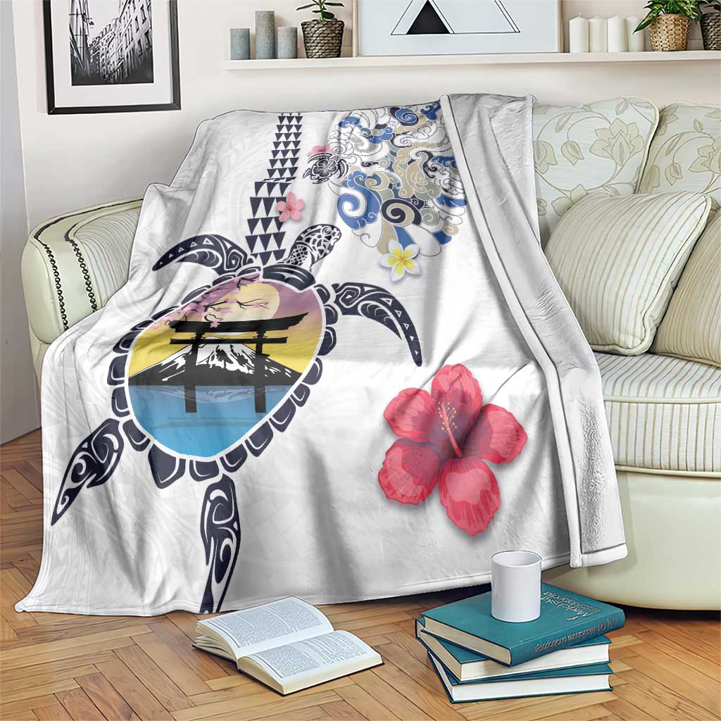 Hawaiian and Japanese Together Blanket Japanese Culture and Turtle Kakau Tattoo White Color