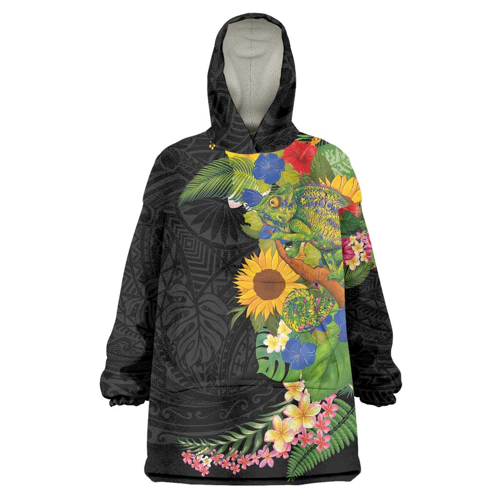 Hawaiian Tropical Plants and Chameleon Wearable Blanket Hoodie Polynesian Art Colorful LT03 One Size Black - Polynesian Pride