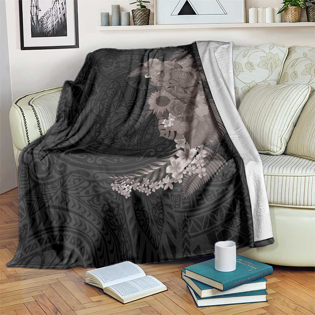 Hawaiian Tropical Plants and Chameleon Blanket Polynesian Art Grayscale - Polynesian Pride