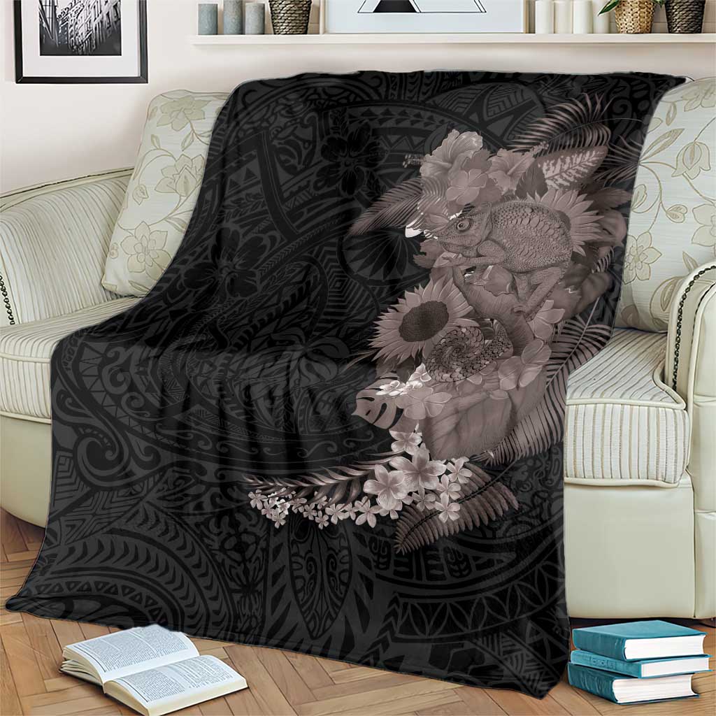 Hawaiian Tropical Plants and Chameleon Blanket Polynesian Art Grayscale - Polynesian Pride
