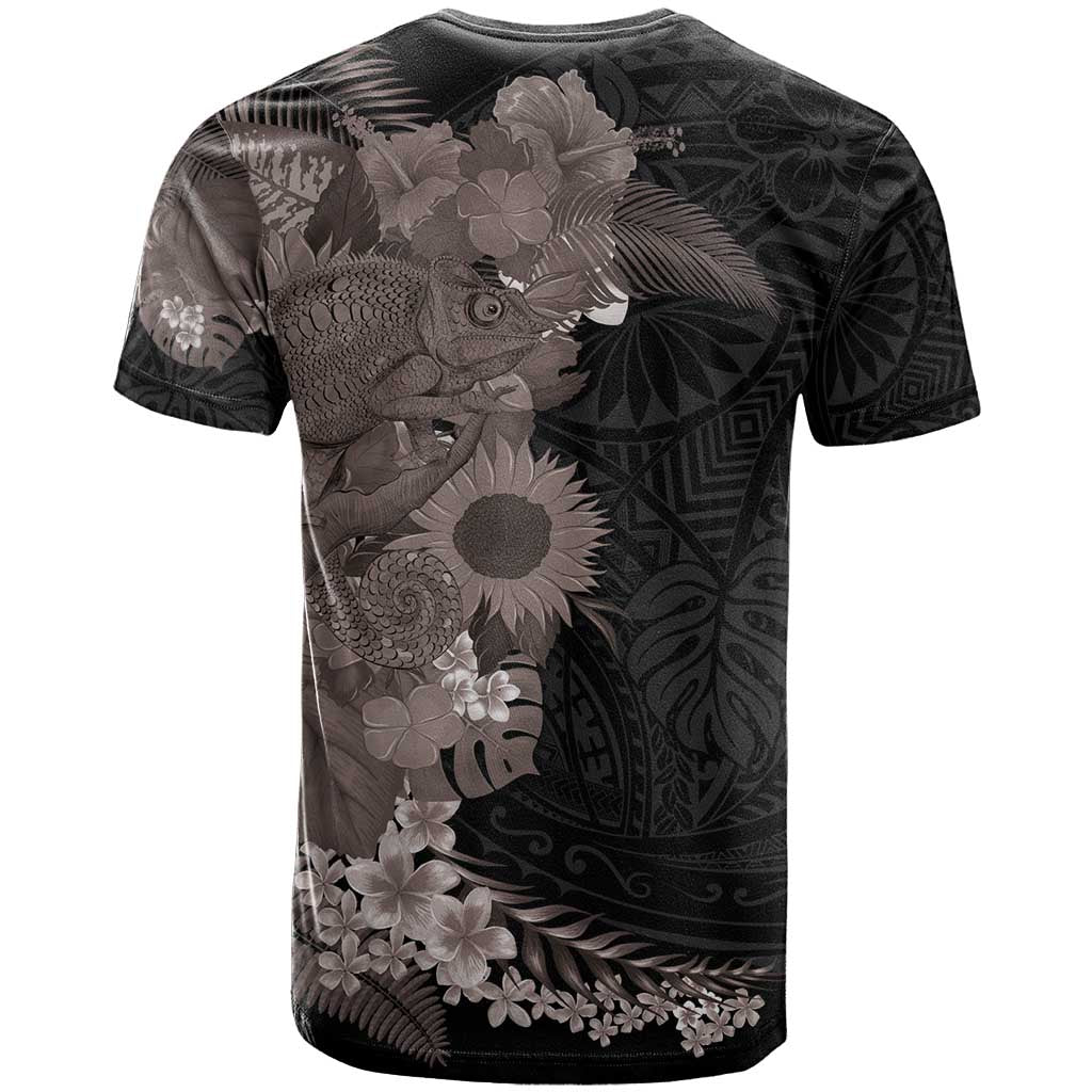 Hawaiian Tropical Plants and Chameleon T Shirt Polynesian Art Grayscale - Polynesian Pride