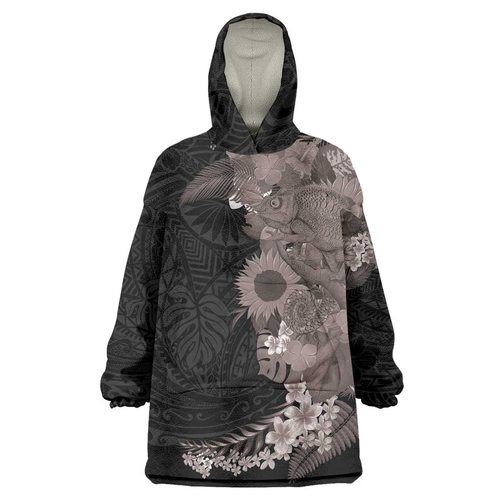 Hawaiian Tropical Plants and Chameleon Wearable Blanket Hoodie Polynesian Art Grayscale LT03 One Size Black - Polynesian Pride