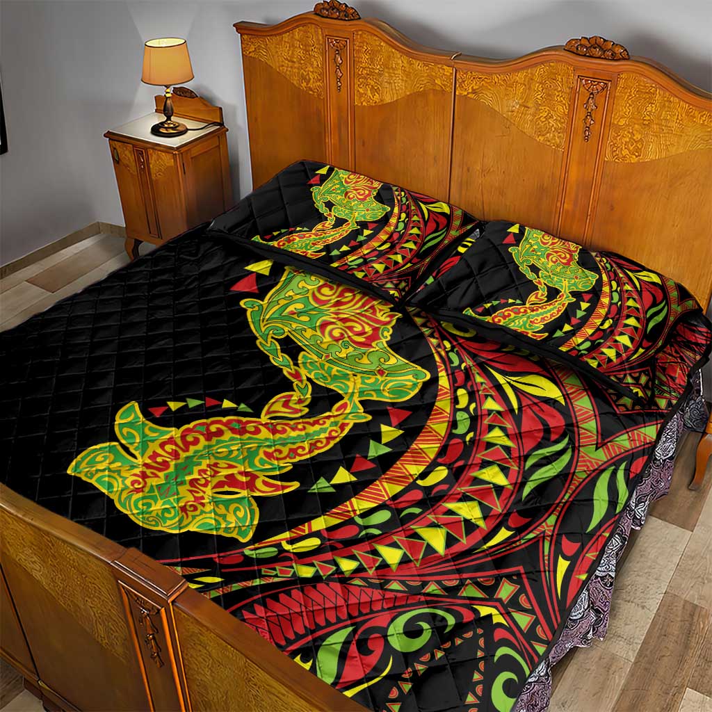 Hawaiian Manta Ray and Hammerhead Shark Tribal Tattoo Quilt Bed Set with Polynesian Tribal Pattern Kanaka Maoli Flag Color
