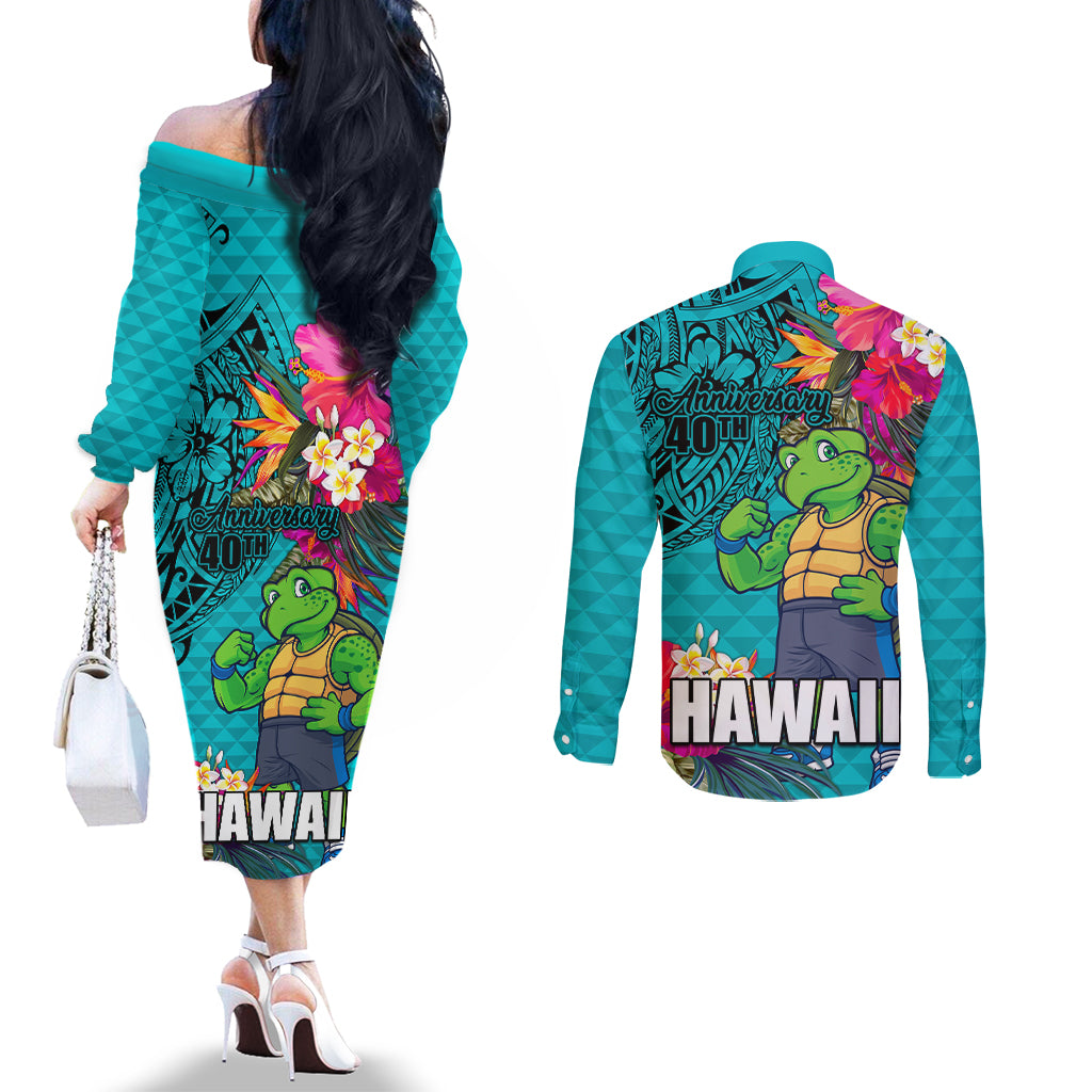 Hawaii Great Aloha Run 40th Anniversary Couples Matching Off The Shoulder Long Sleeve Dress and Long Sleeve Button Shirt With Turtle Mascot Marathon Hibiscus and Kakau LT03 - Polynesian Pride