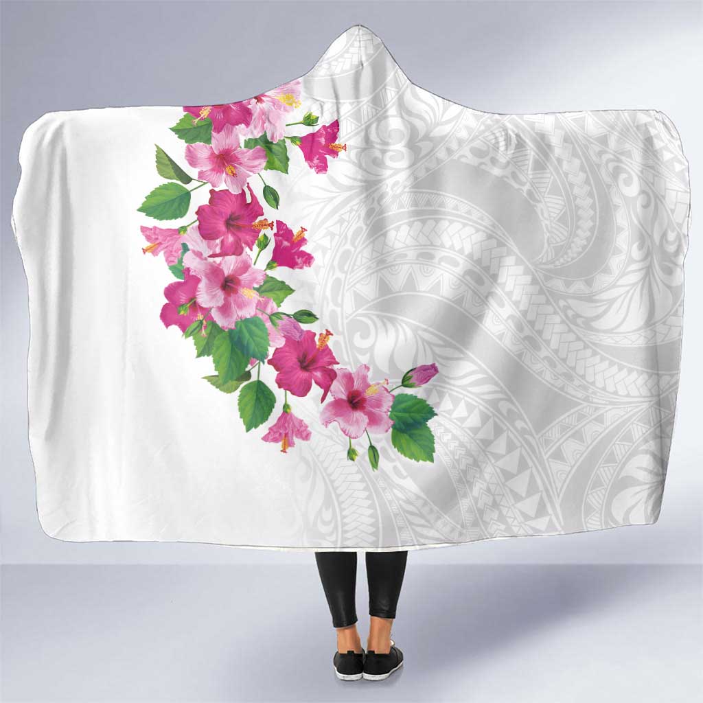 Hawaiian Hibiscus and Art Polynesian Tattoo Hooded Blanket White Color LT03 One Size White - Polynesian Pride