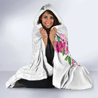 Hawaiian Hibiscus and Art Polynesian Tattoo Hooded Blanket White Color LT03 - Polynesian Pride
