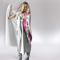 Hawaiian Hibiscus and Art Polynesian Tattoo Hooded Blanket White Color LT03 - Polynesian Pride