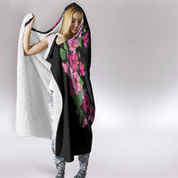 Hawaiian Hibiscus and Art Polynesian Tattoo Hooded Blanket Black Color LT03 - Polynesian Pride
