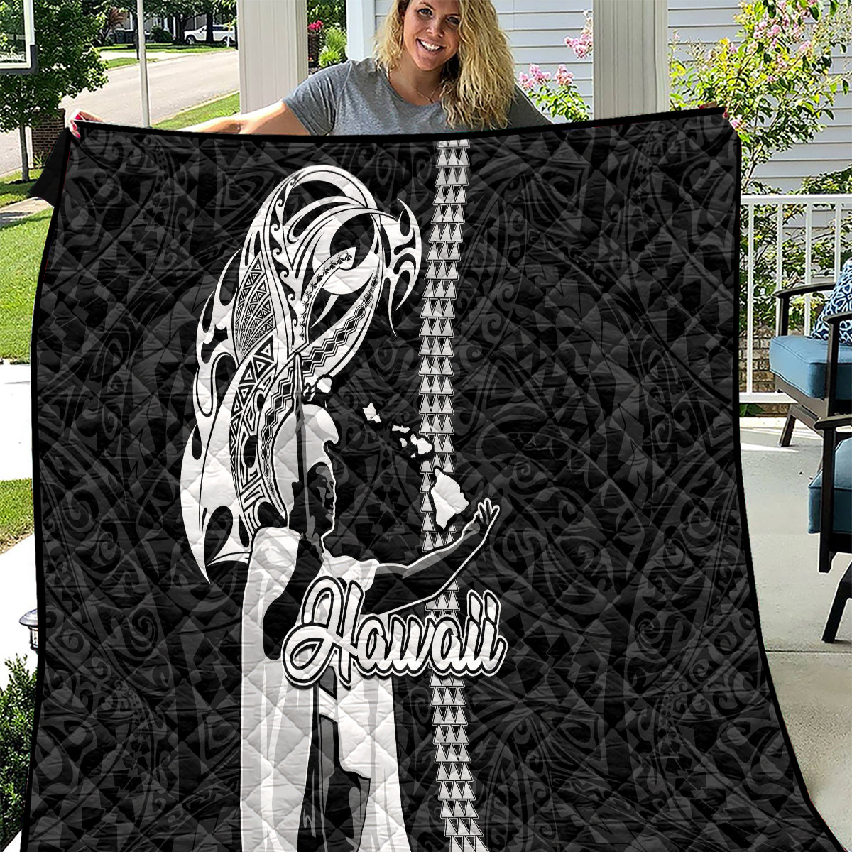 Hawaii Lanai Island Quilt Hawaiian King and Kakau Symbols Abstract Shoulder Tattoo LT03 Black - Polynesian Pride