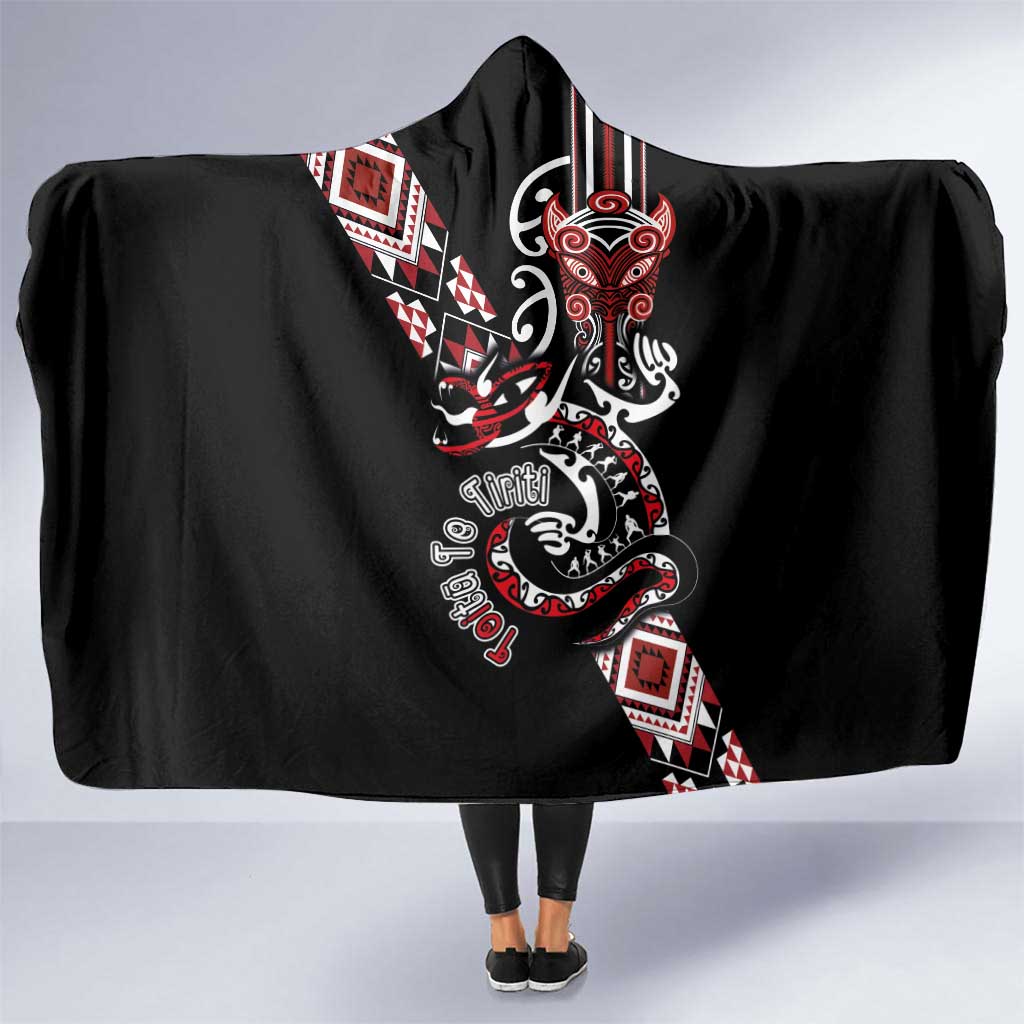 Aotearoa Toitu Te Tiriti-Honour the Treaty Hooded Blanket Maori Taniwha Haka with Taniko and Tukutuku LT03 One Size Black - Polynesian Pride