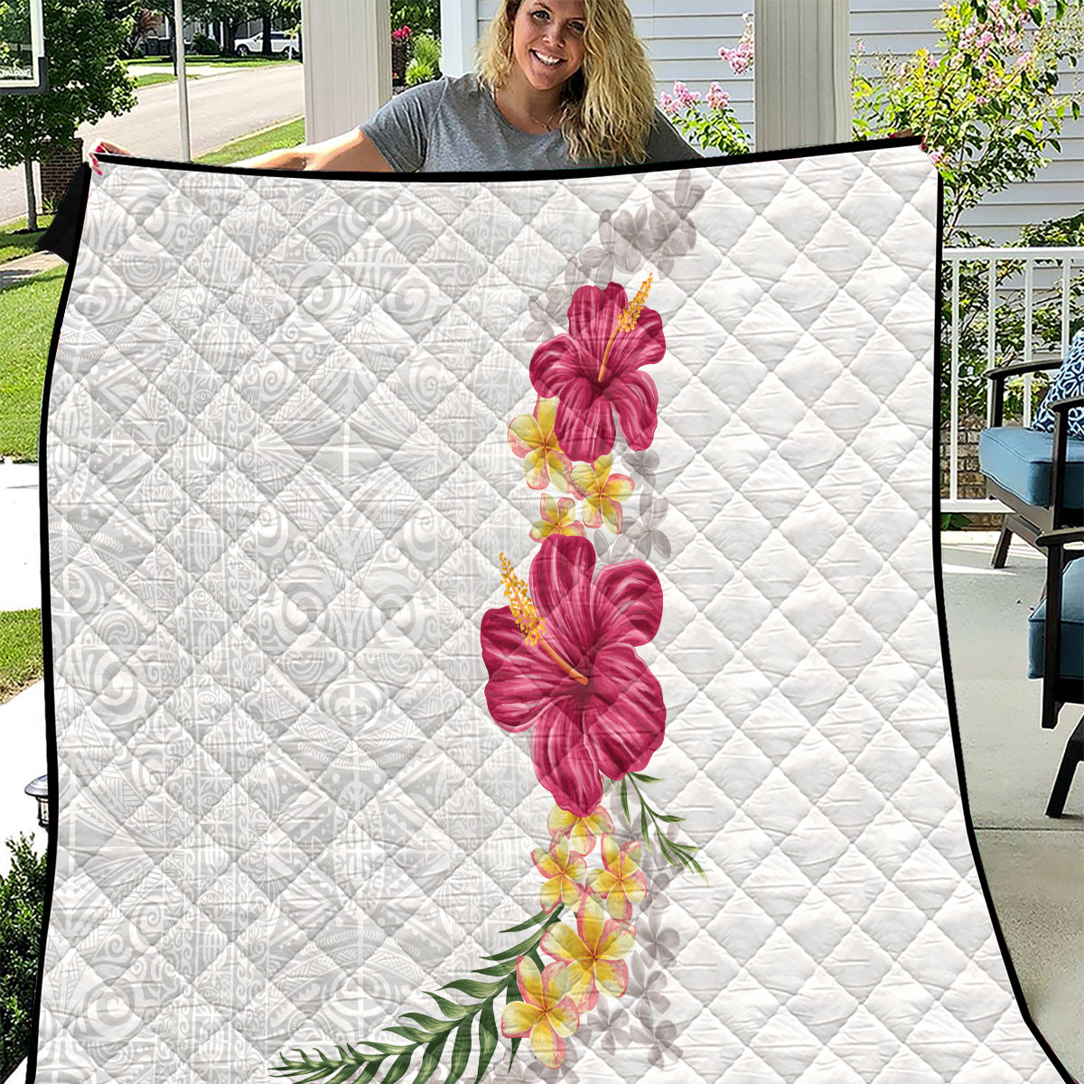 Hawaiian Plumeria and Hibiscus Quilt White Mode