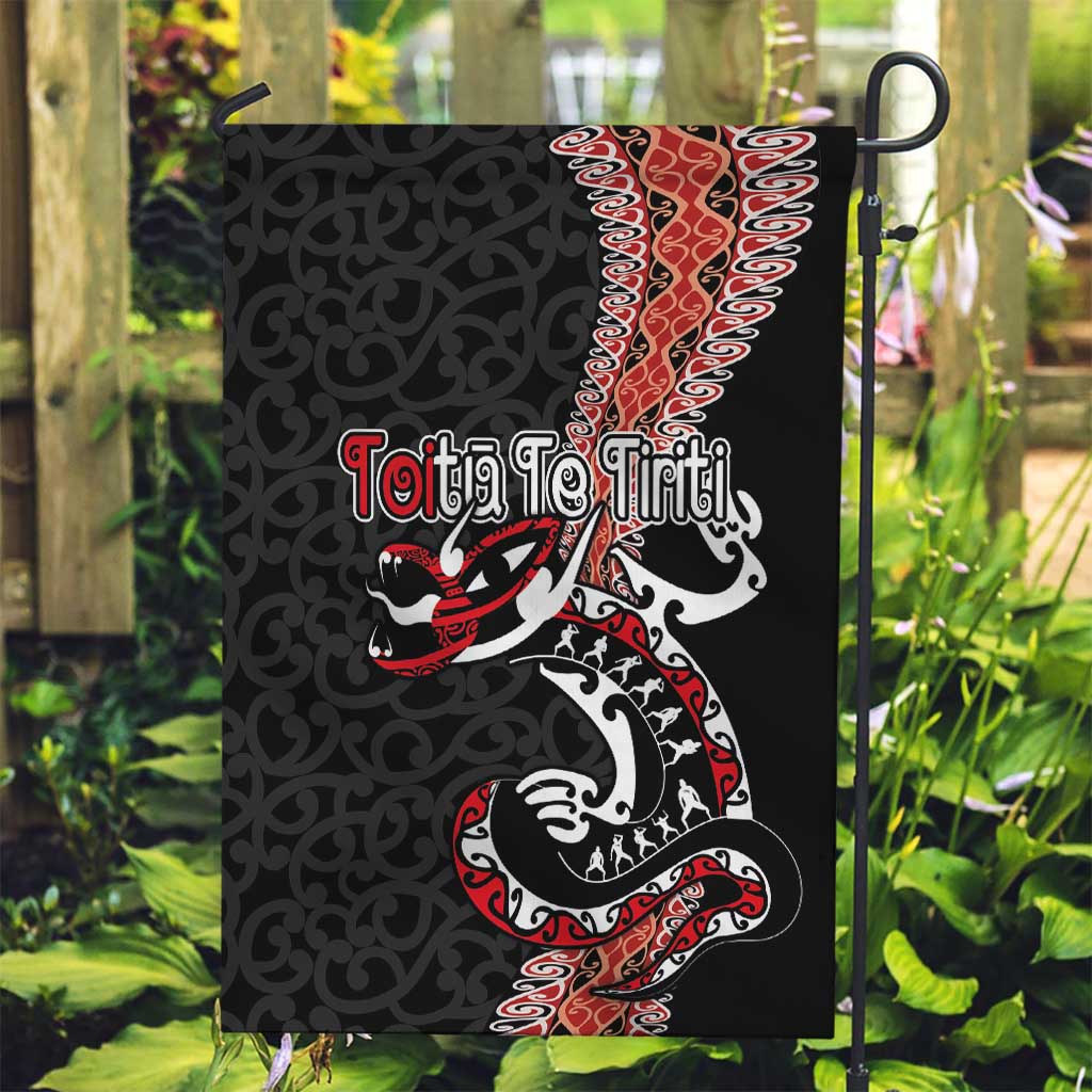 Aotearoa Toitu Te Tiriti Garden Flag Maori Taniwha Haka - Honour the Treaty LT03 Garden Flag Black - Polynesian Pride
