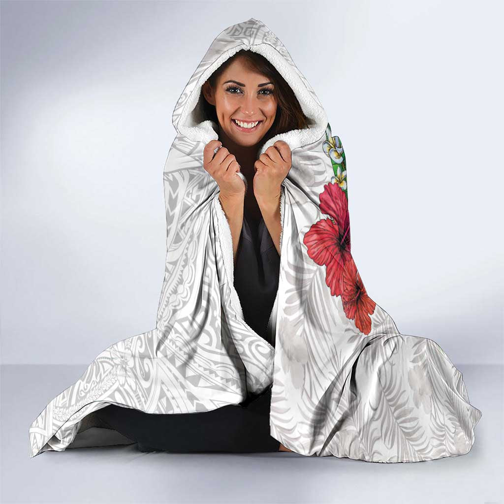 Hawaiian Tropical Plants Hooded Blanket Kakau Tattoo and Polynesian Pattern Half White Color