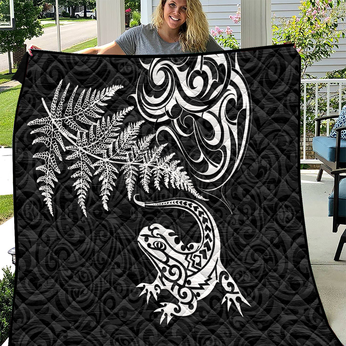 New Zealand Tuatara Tribal Tattoo Quilt Silver Fern and Maori Pattern Black Color