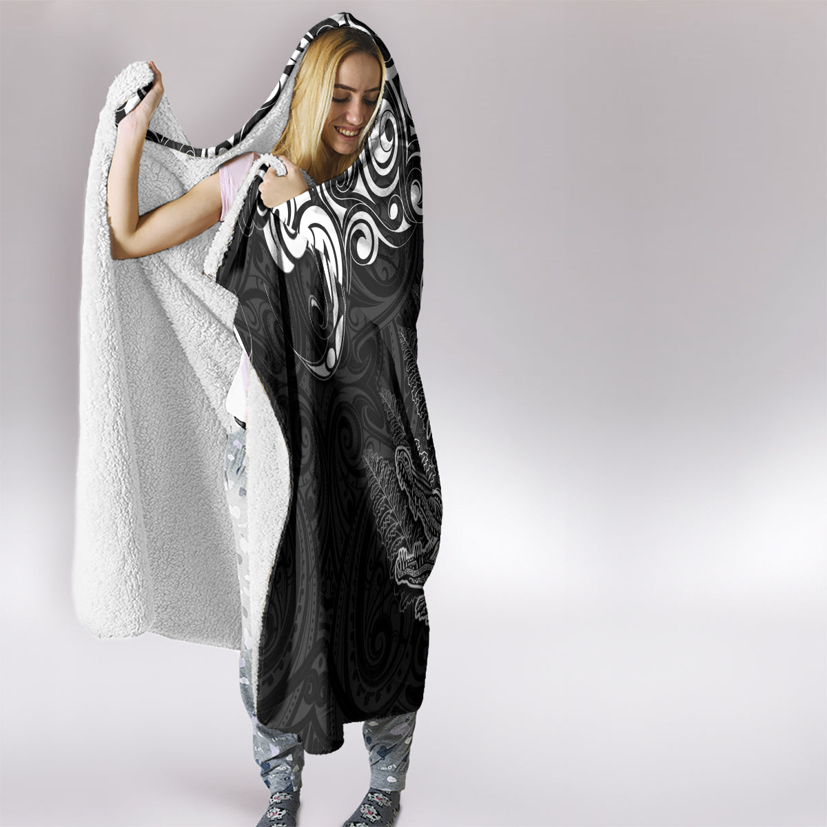 New Zealand Crocodile Tattoo and Fern Hooded Blanket Maori Pattern LT03 - Polynesian Pride