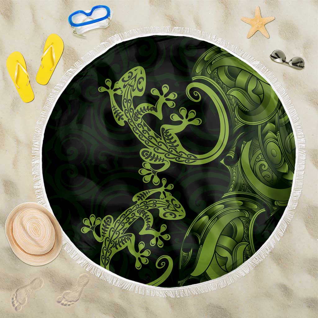 New Zealand Gecko Maori Art Tattoo Beach Blanket