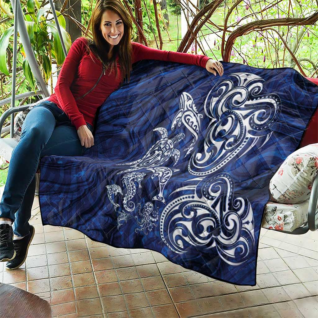 New Zealand Connecting with Seas Quilt Maori Tribal and Sea Animals Tattoo - White Glass Style